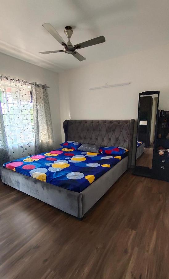 305 Home Stay Мангалор Екстериор снимка